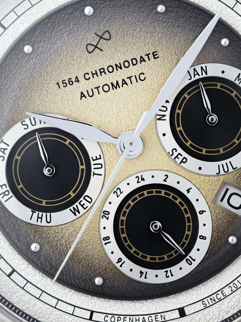 1564 Chronodate Automatic, Steel / Espresso Martini