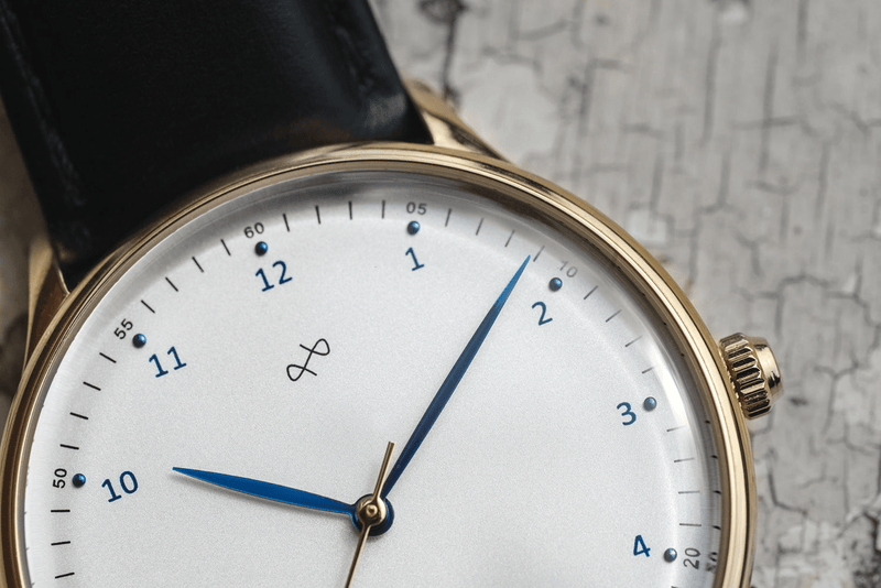 1969 Vintage, Gold / White – 39mm